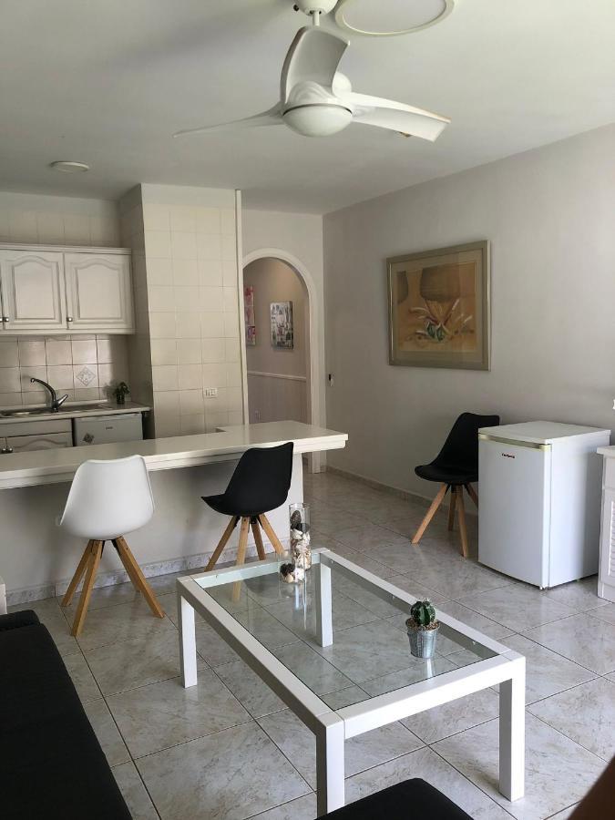 Apartamento De 1 Dormitorio En Victoria Court 2 Los Cristianos. Лос Кристианос Экстерьер фото